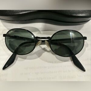 Ray ban sunglasses, unisex, in perfect condition.